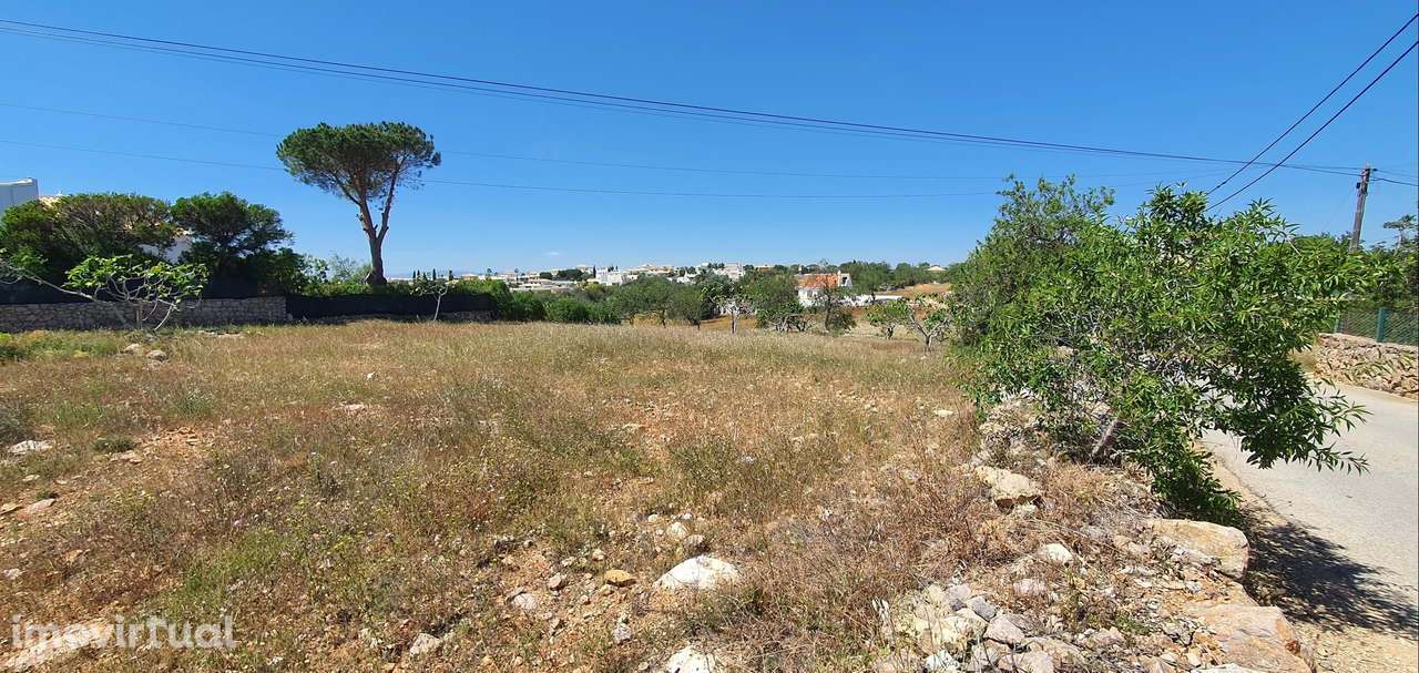 Terreno com vista de mar com área de construção - Grande imagem: 5/29