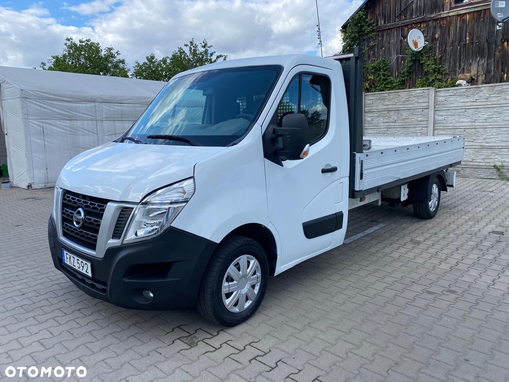 Nissan NV400 - 1