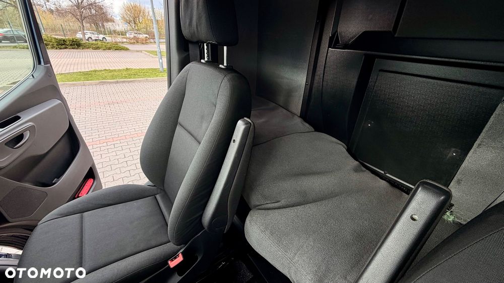 Mercedes-Benz Sprinter 319 - 18