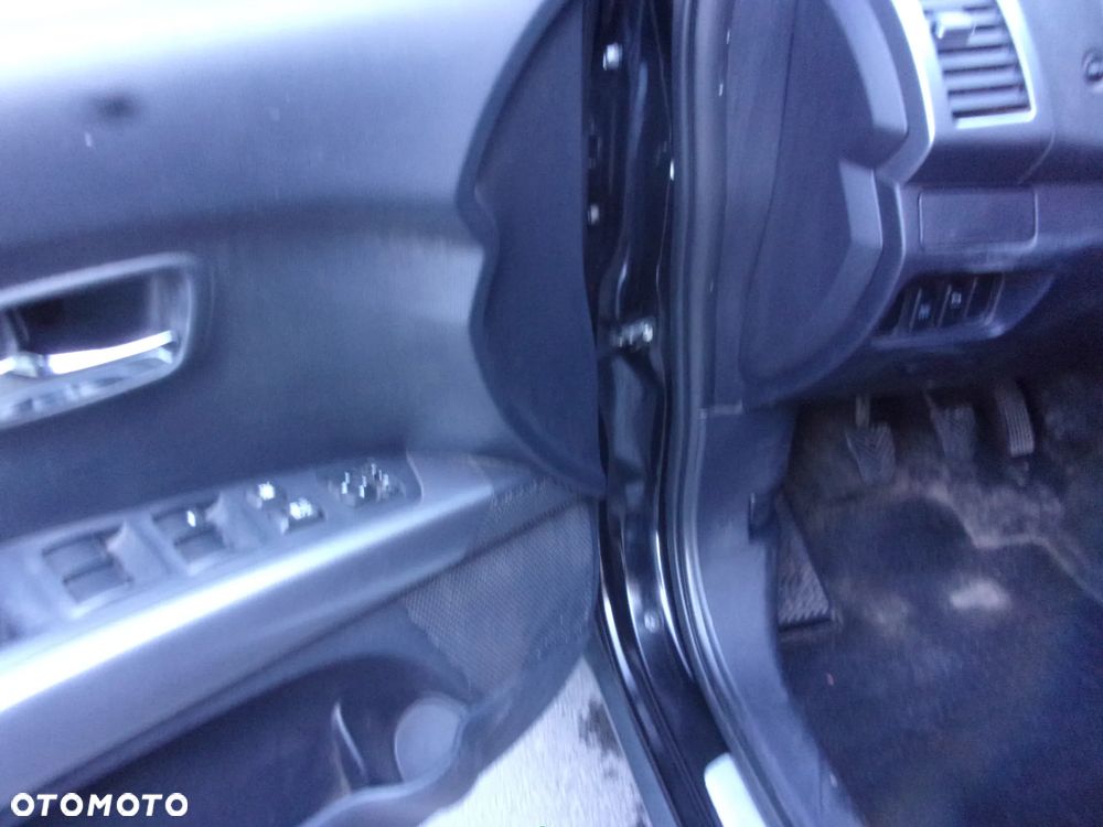 Mitsubishi Outlander - 28