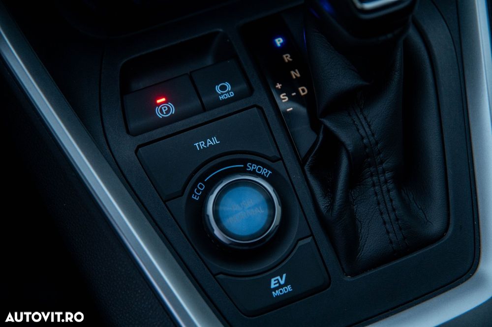 Toyota RAV4 2.5 4x4 Team Deutschland - 12