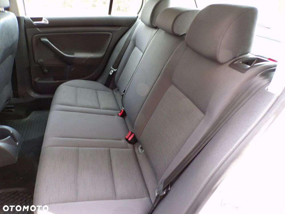 Volkswagen Golf - 22