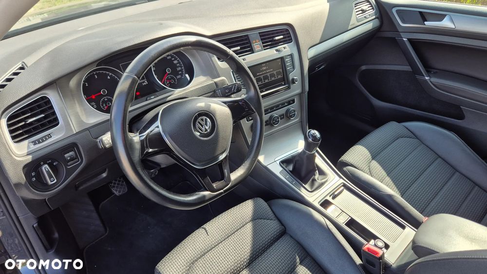 Volkswagen Golf - 24