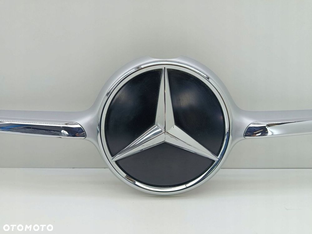 MERCEDES W206 EMBLEMAT ZNACZEK LISTWA GRILL A2068884100 - 2