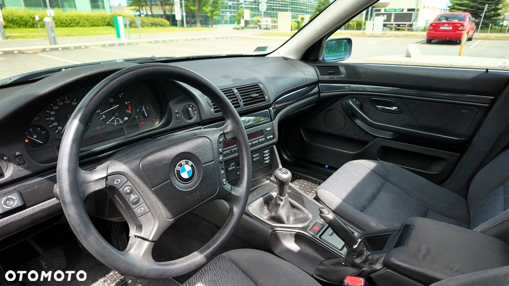 BMW Seria 5 520i - 6