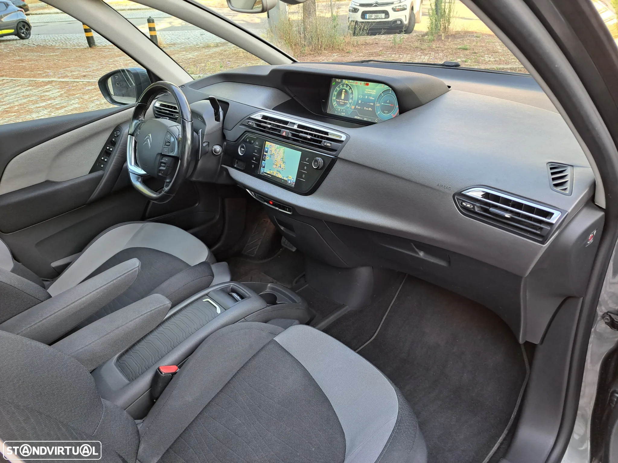 Citroën C4 Grand Picasso 1.6 HDi Exclusive CMP6 - 18