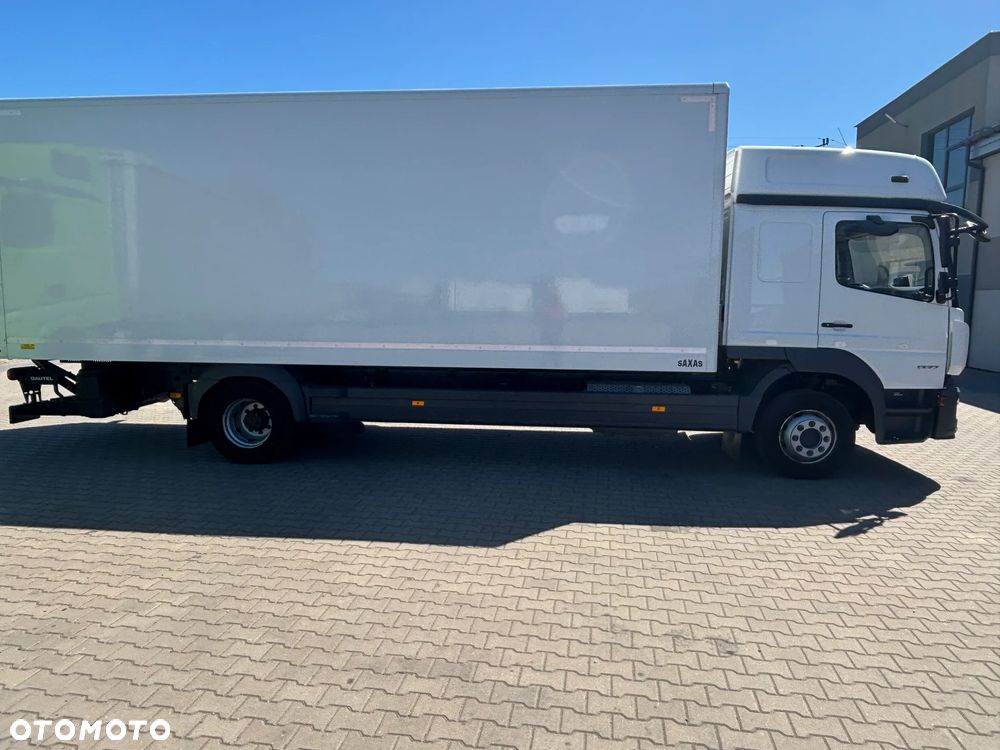 Mercedes-Benz ATEGO 1227 kontener z windą ,  kabina sypialna , webasto, klimatyzacja, niski przebieg , bezwypadkowy. (nie 1224, 1230) - 15