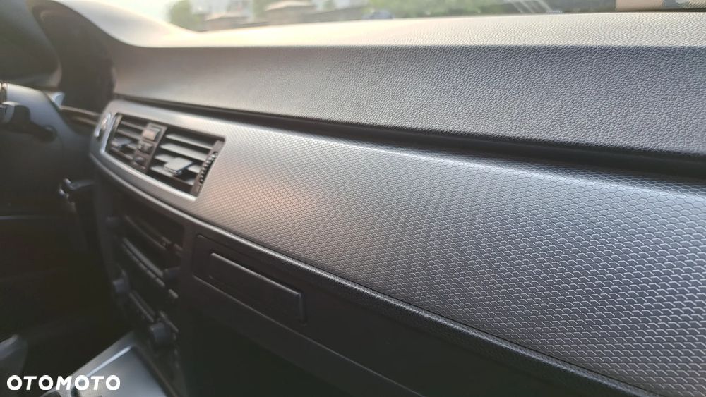 BMW Seria 3 330i - 13