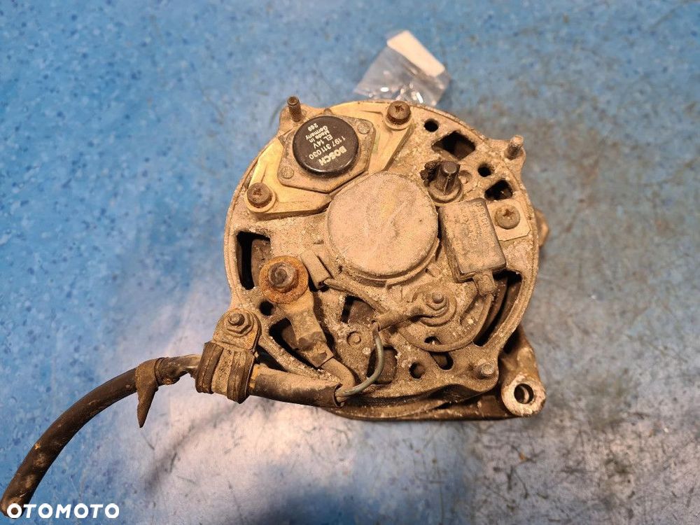 VOLKSWAGEN GOLF II 1.6B ALTERNATOR - 7
