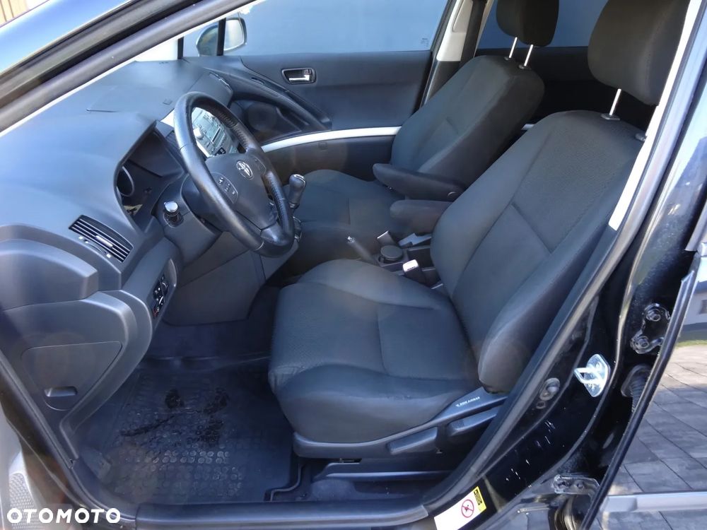 Toyota Corolla Verso 1.8 Sol 7os - 24
