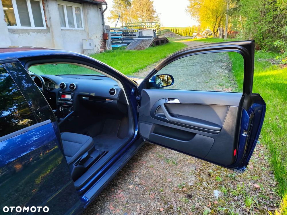 Audi A3 3-drzwiowe 1.6 TDI DPF Attraction - 5