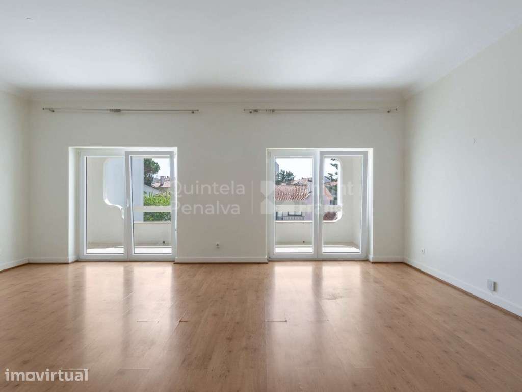 Apartamento T2+1 com varanda para arrendamento em Cascais - Grande imagem: 4/25