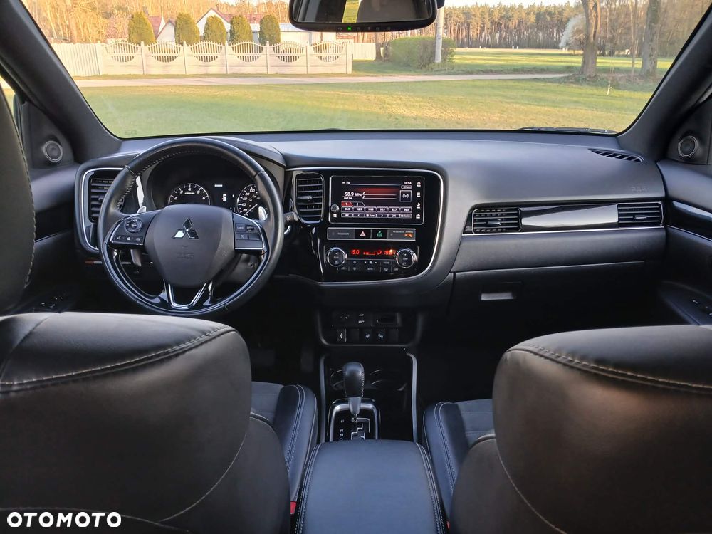 Mitsubishi Outlander - 15