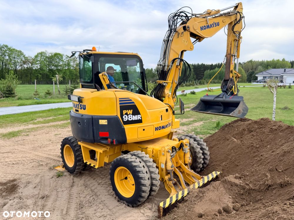 Komatsu 4x4x4 ramię łamane Koparka kołowa KOMATSU  PW98MR-8 10ton 4x4x4 ośki skrętne Ramię 3x łamane BEZ DPF i ADBLUE 4 cyl dodatkowe wyjścia hydr Pług Podpory 2012 szybka zwinna Prosto z importu 1 właściciel Cat TEREX Liebherr Wacker Pw 98 Mr 8 11 - 11