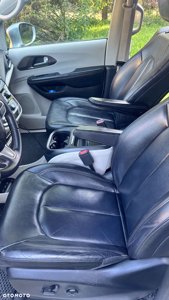 Chrysler Pacifica - 27