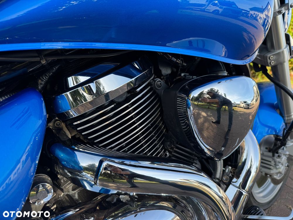 Suzuki Intruder - 11