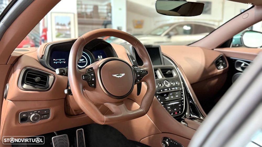 Aston Martin DB11 Coupé V8 Auto - 18