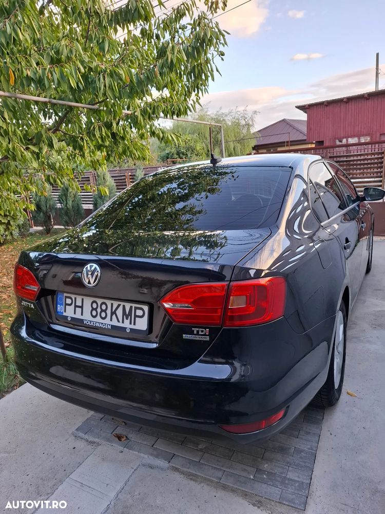 Volkswagen Jetta 1.6 TDI Blue Motion Technology Trendline - 4