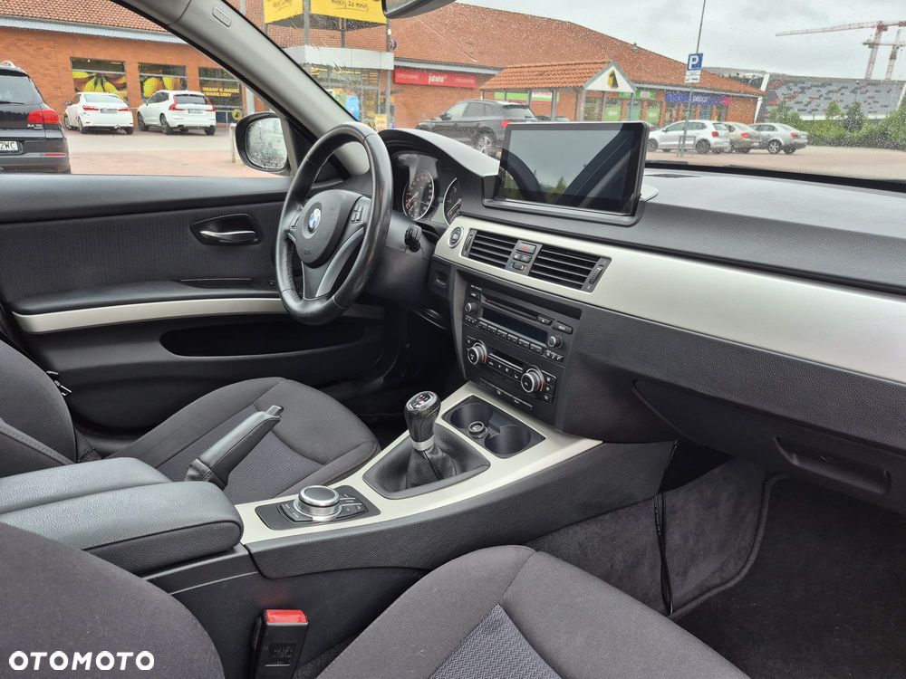BMW Seria 3 318i - 9
