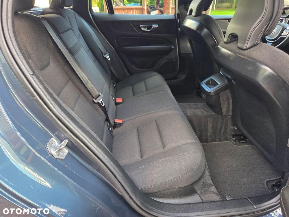 Volvo V60 B3 B DKG Momentum Pro - 32