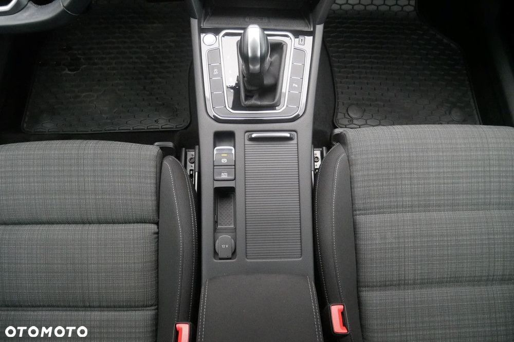 Volkswagen Passat Variant 2.0 TSI Business DSG - 11