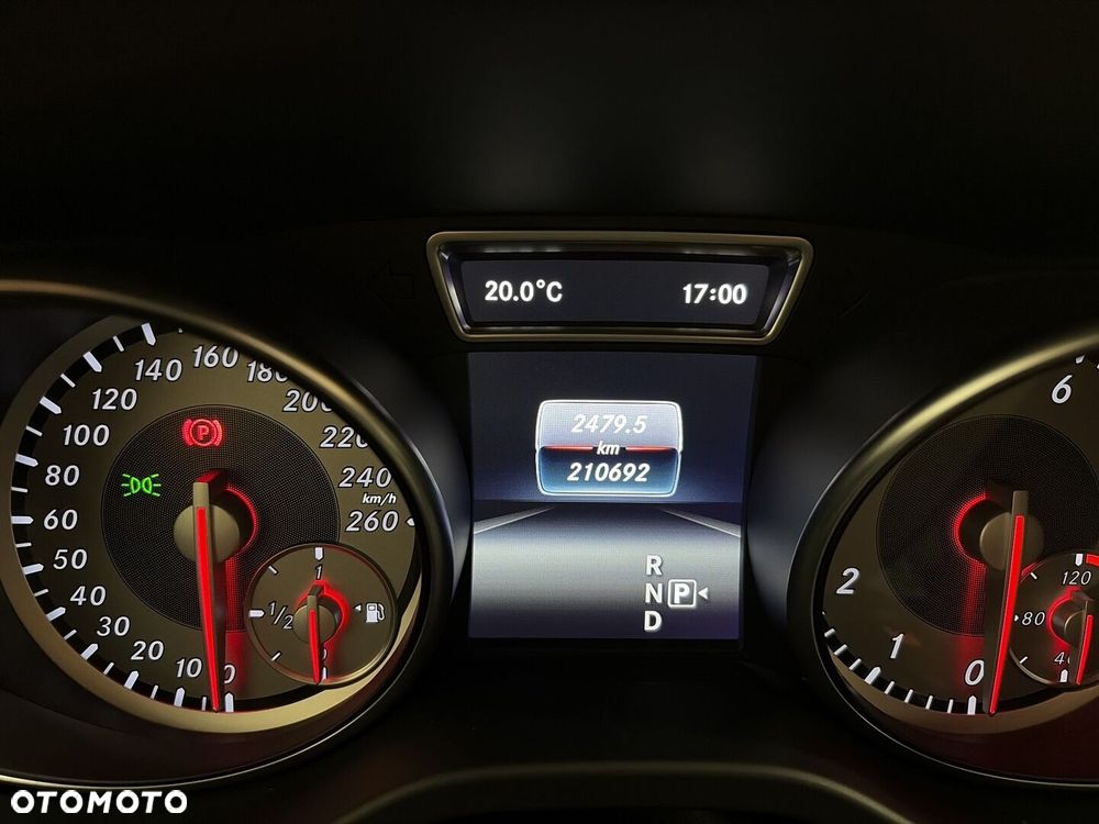 Mercedes-Benz GLA - 16