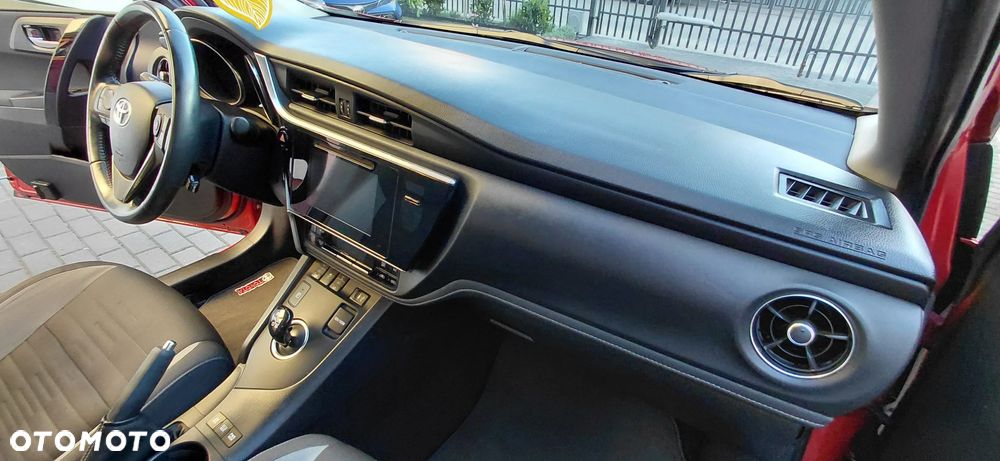 Toyota Auris Hybrid 135 Dynamic - 30