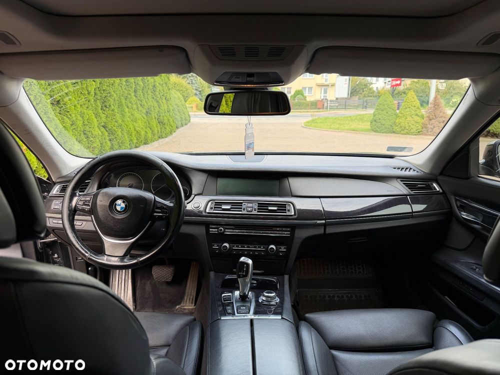 BMW Seria 7 750i - 7