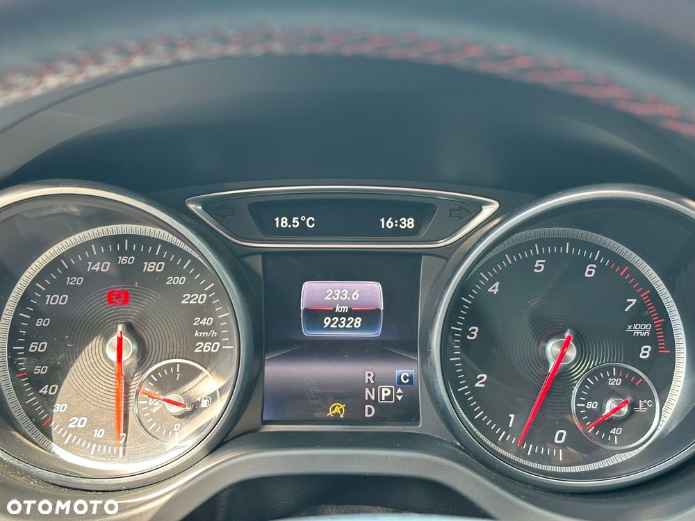 Mercedes-Benz CLA 200 7G-DCT AMG Line - 14