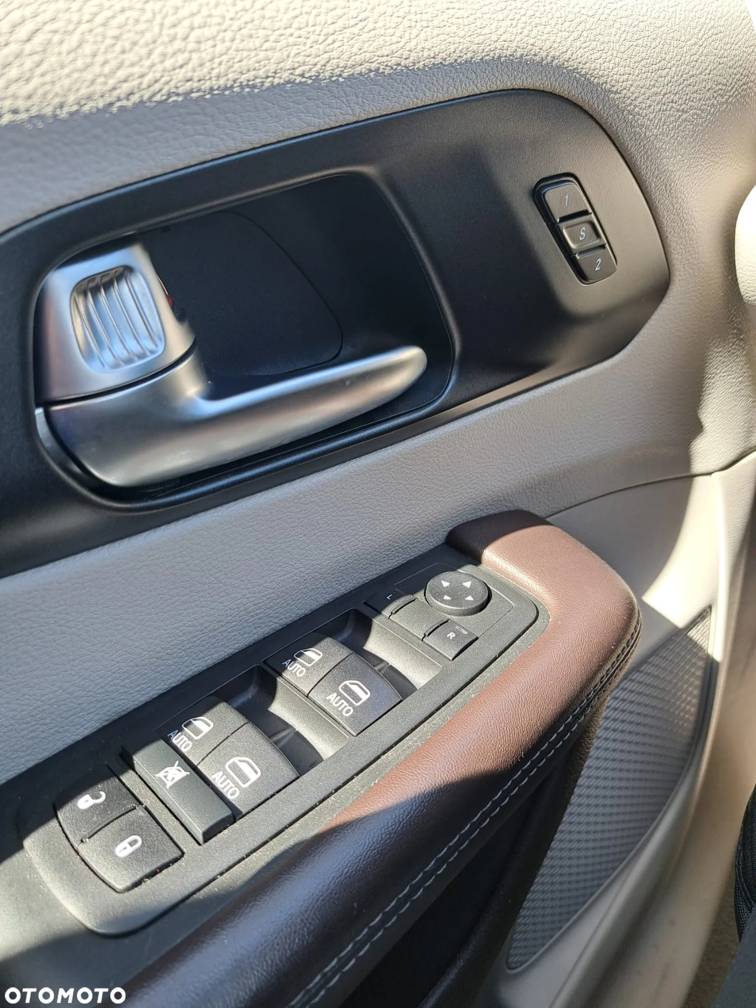 Chrysler Pacifica - 10