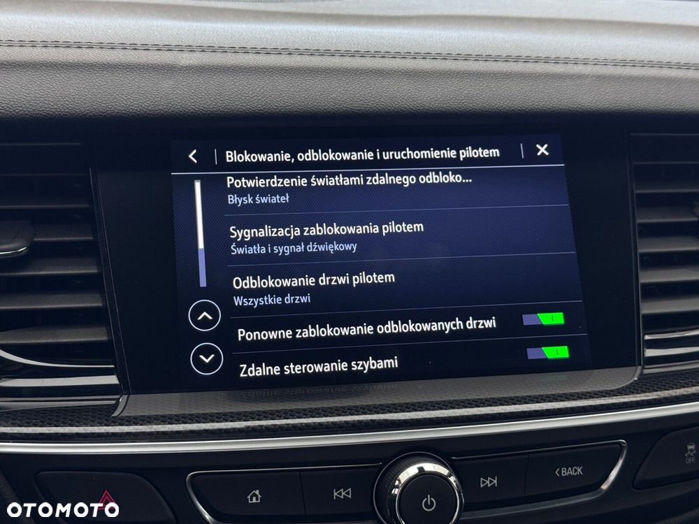 Opel Insignia - 36