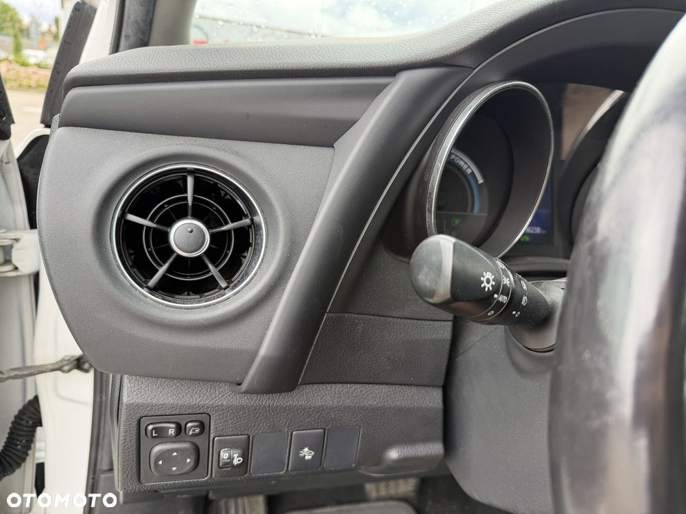 Toyota Auris 1.8 HSD Luna - 13