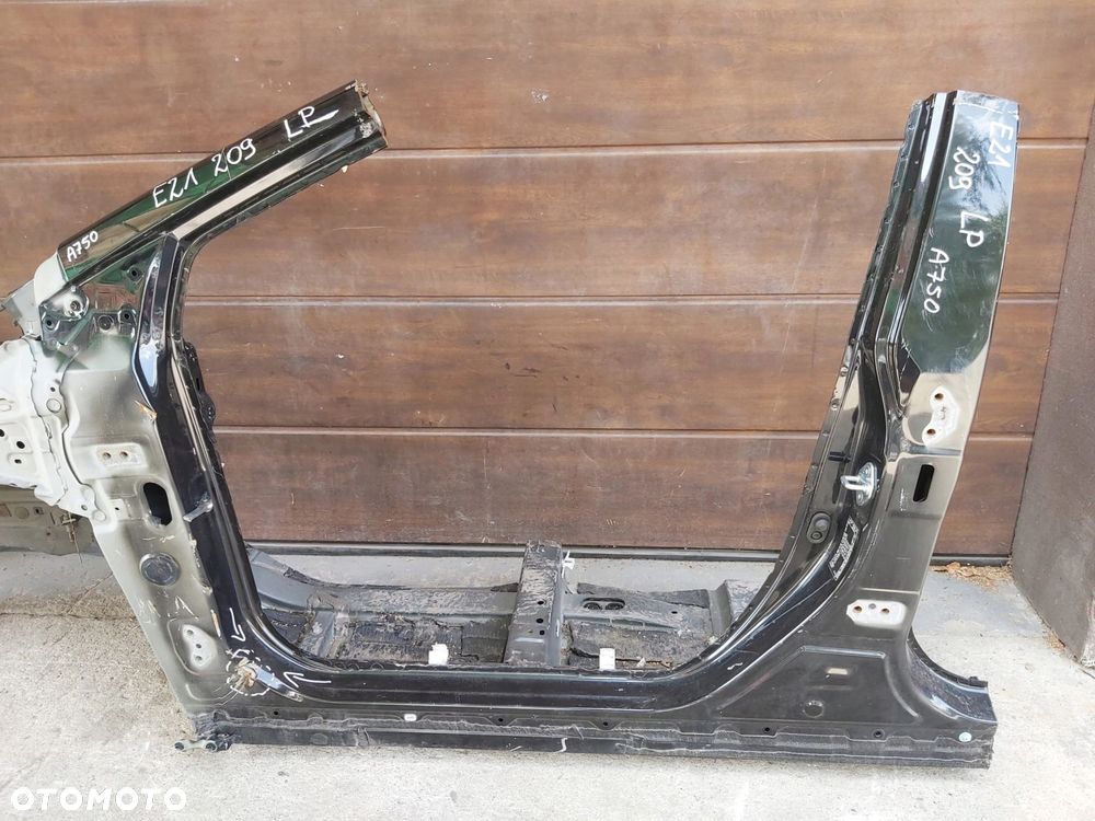 TOYOTA Corolla E21 słupek A B próg lewy bok ćwiartka - 1