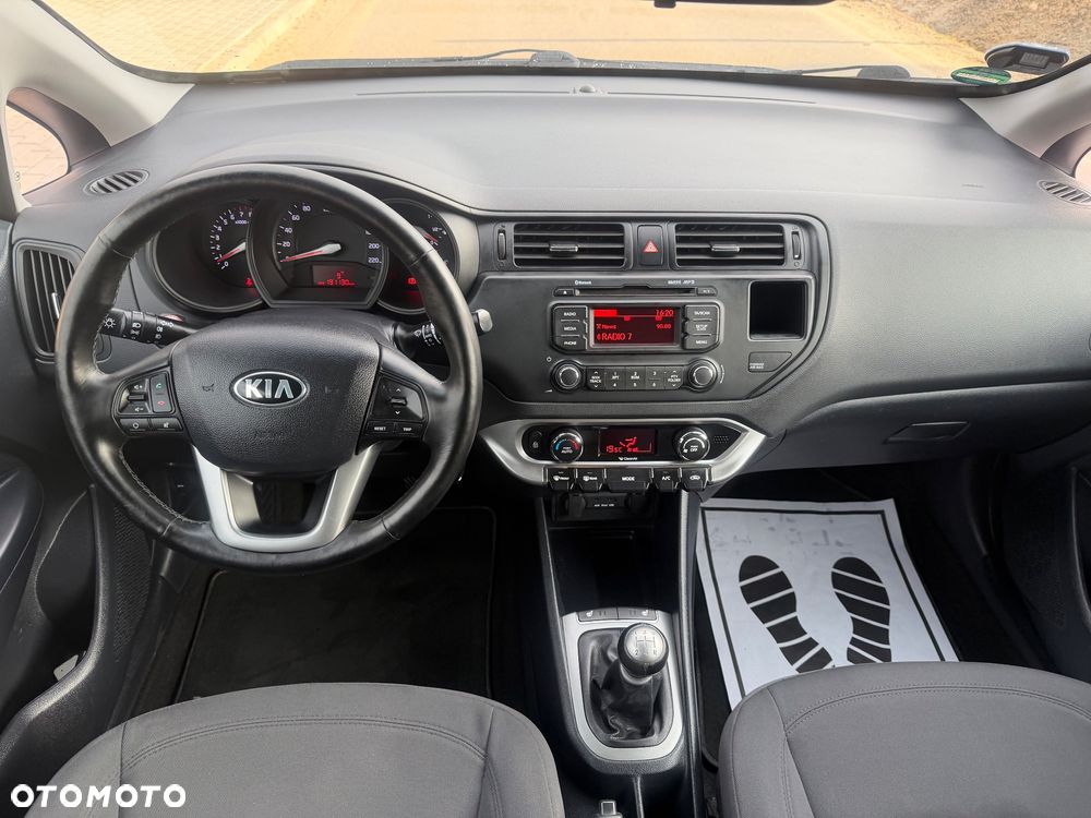 Kia Rio 1.2 Dream Team Edition - 32