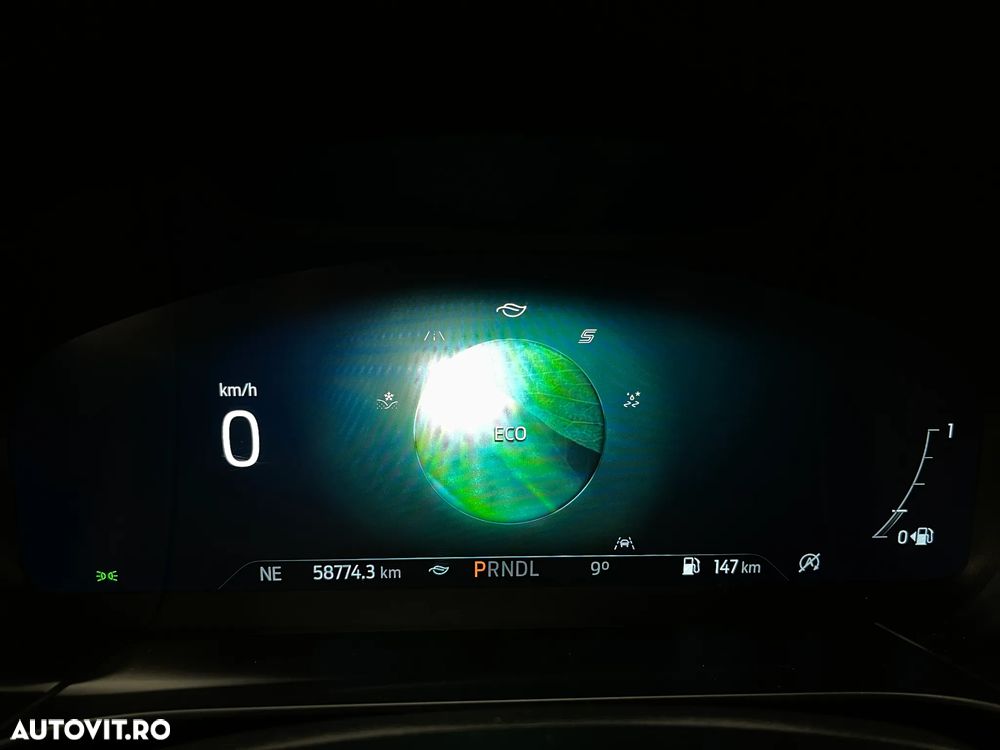 Ford Kuga 2.0 EcoBlue A8 AWD Titanium - 29