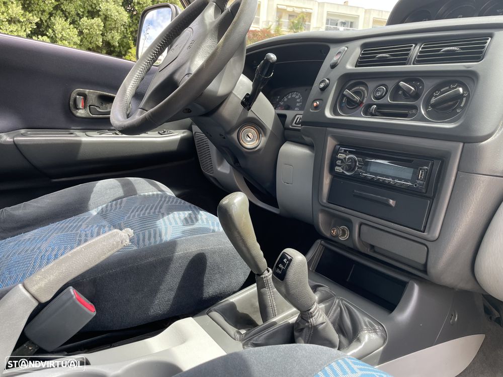 Mitsubishi Pajero Sport 2.5 TD GLS - 12