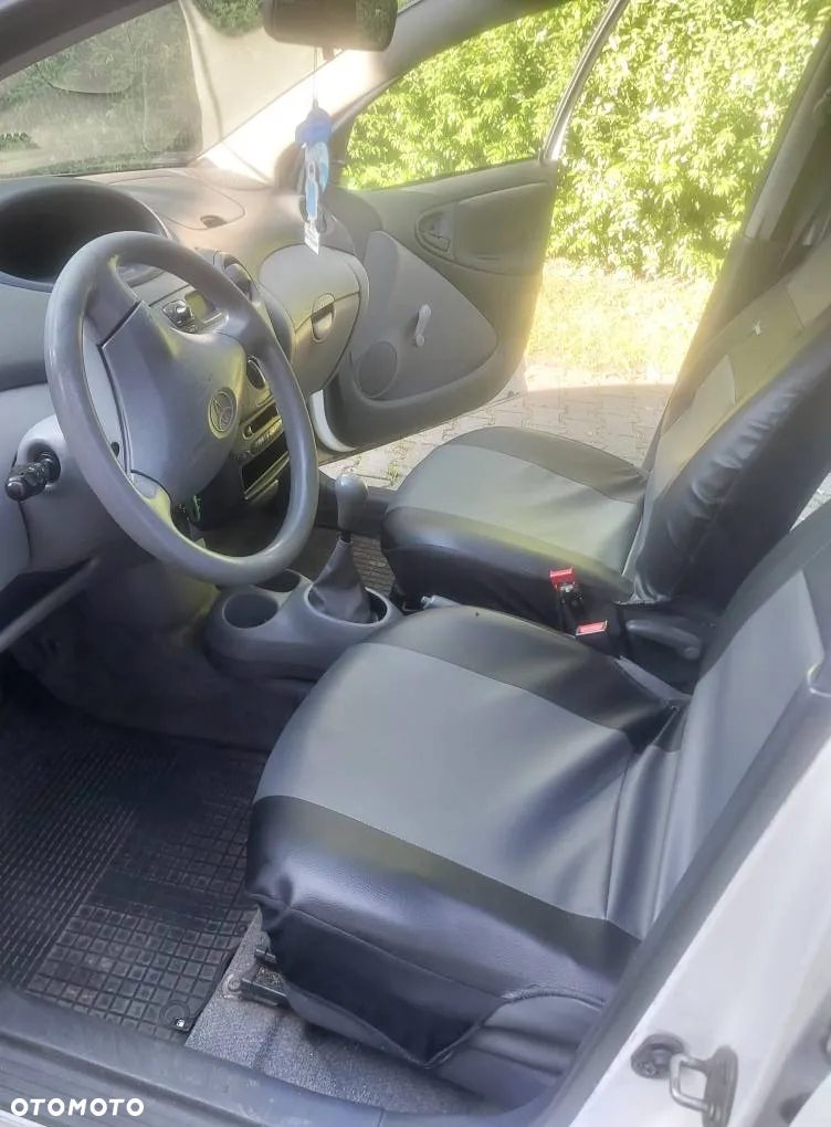 Toyota Yaris - 9