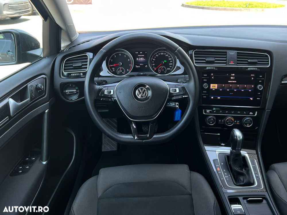 Volkswagen Golf 1.5 eTSI OPF DSG R-Line - 22