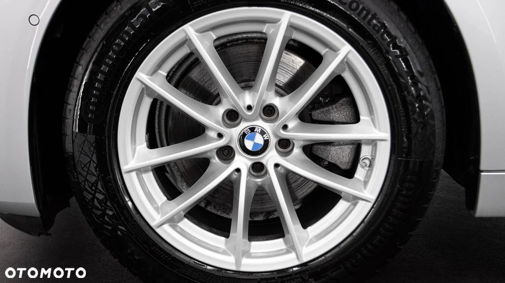 BMW Seria 5 520d xDrive - 11