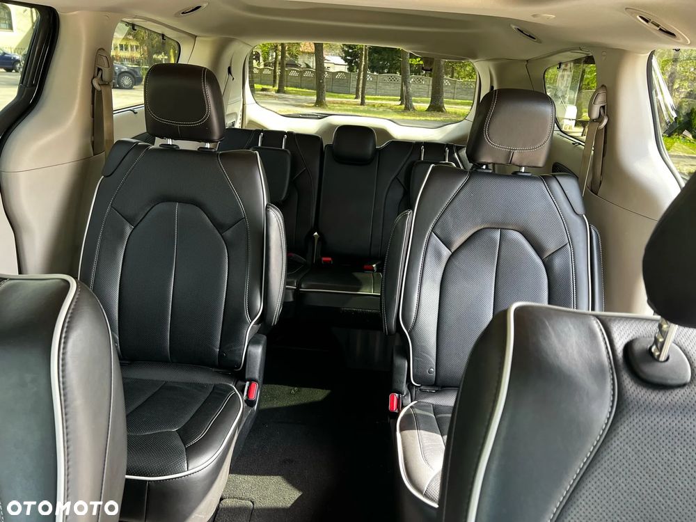 Chrysler Pacifica - 13