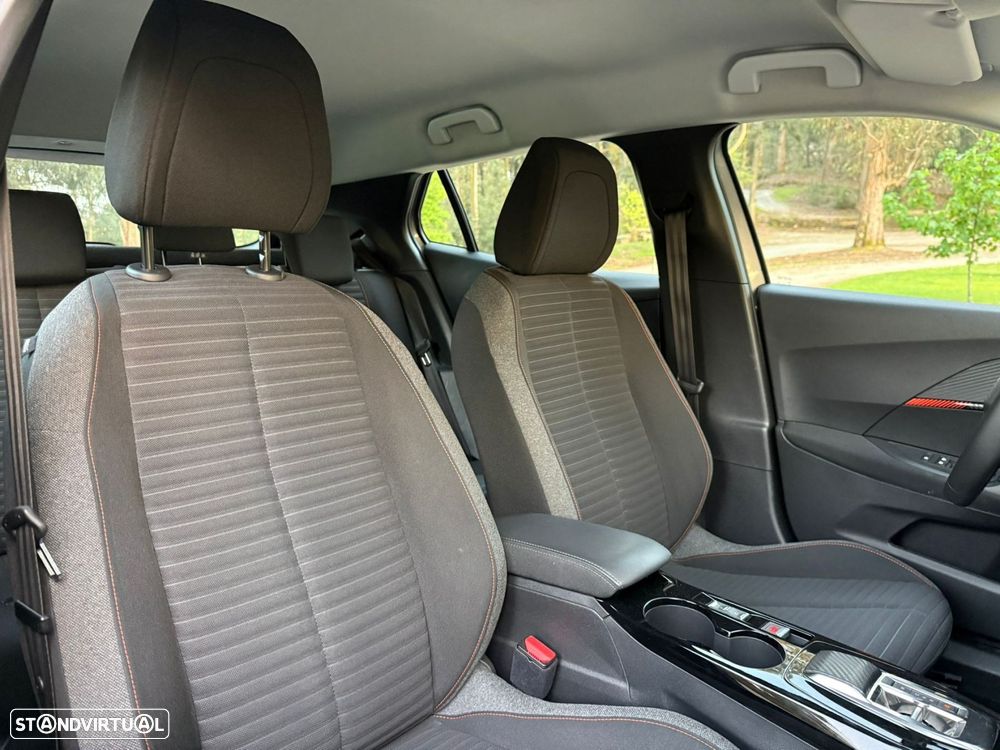 Peugeot 2008 1.2 PureTech Active EAT8 - 19