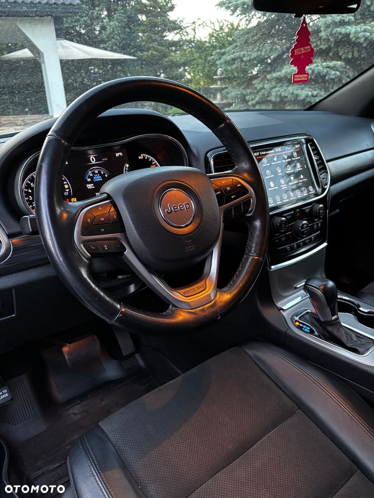 Jeep Grand Cherokee - 36
