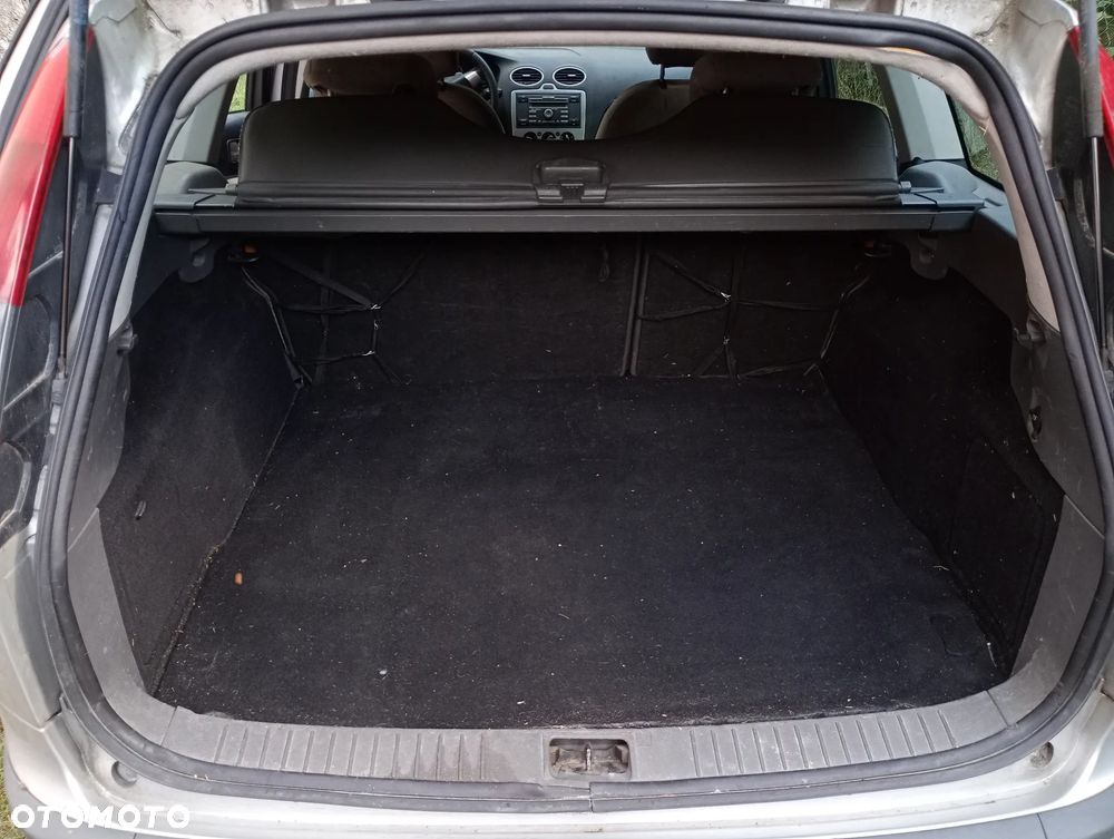 Ford Focus 1.6 TDCi Ambiente DPF - 6