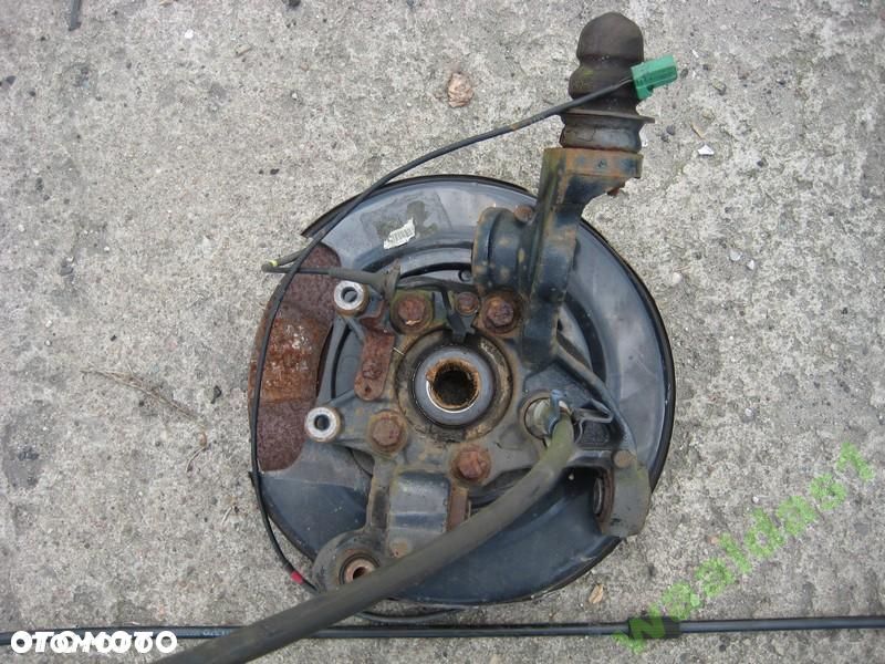 VOLVO XC90 2,4TDI ZWROTNICA TYŁ PRAWA - 1