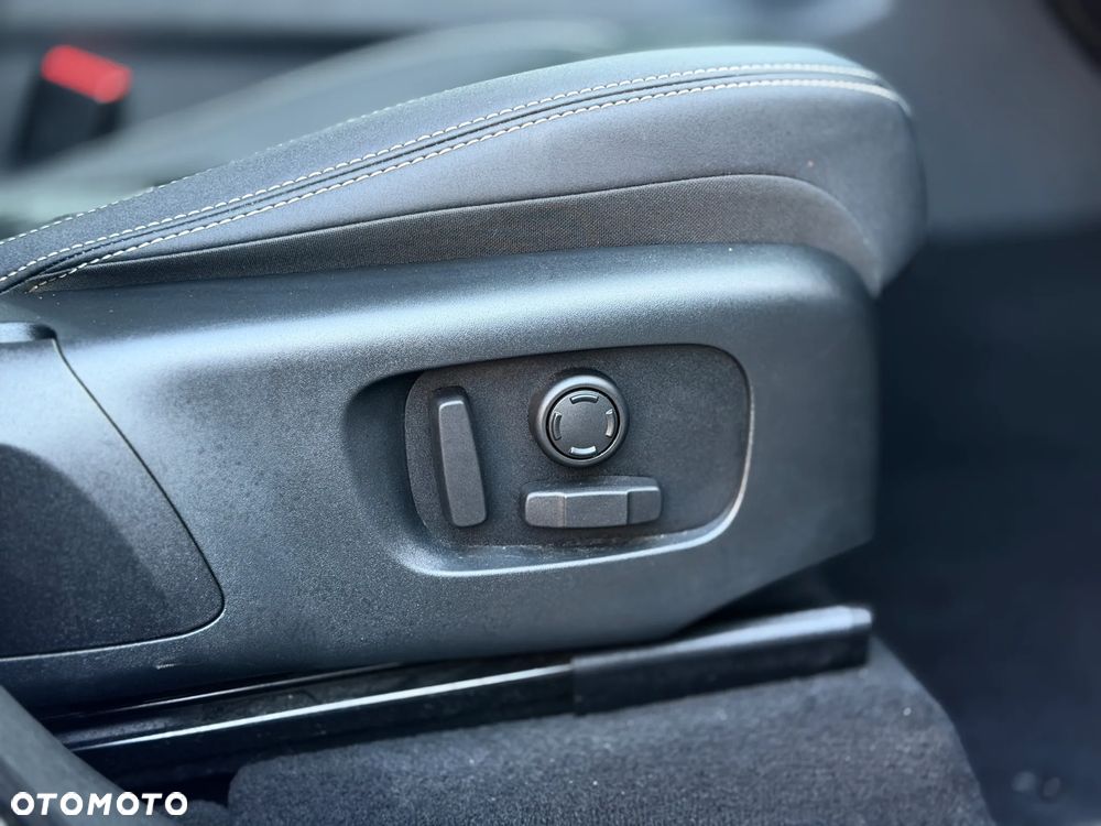 Land Rover Range Rover Velar 2.0 P250 SE - 25