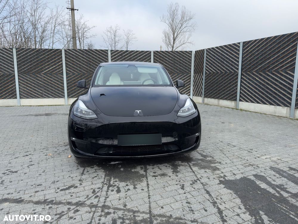Tesla Model Y Long Range AWD - 4