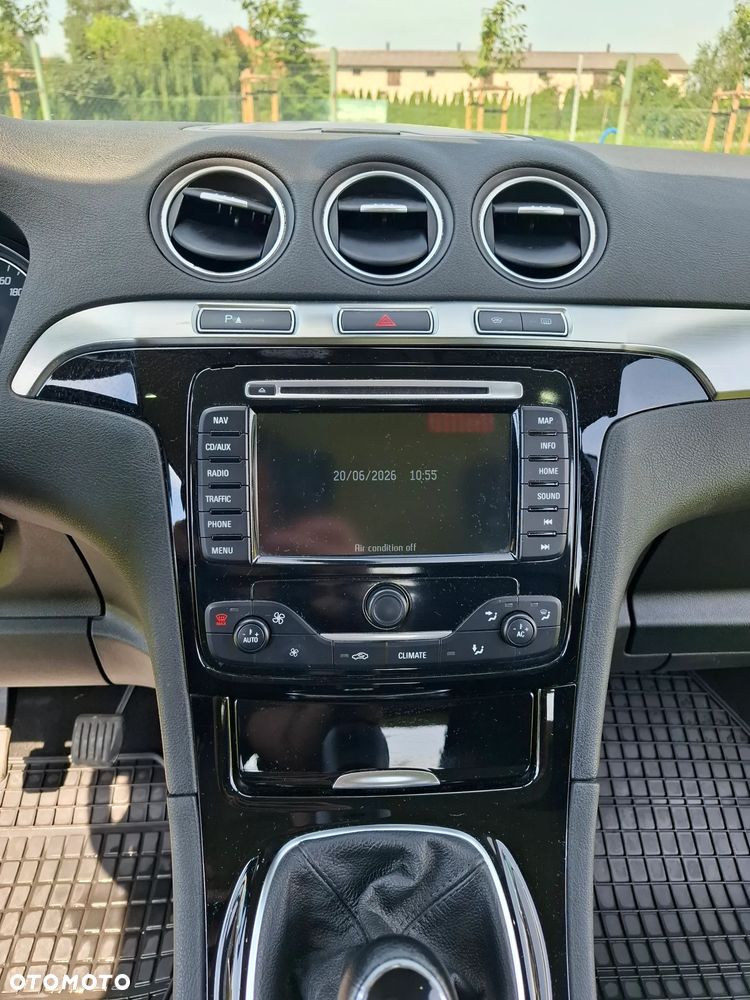 Ford S-Max - 11