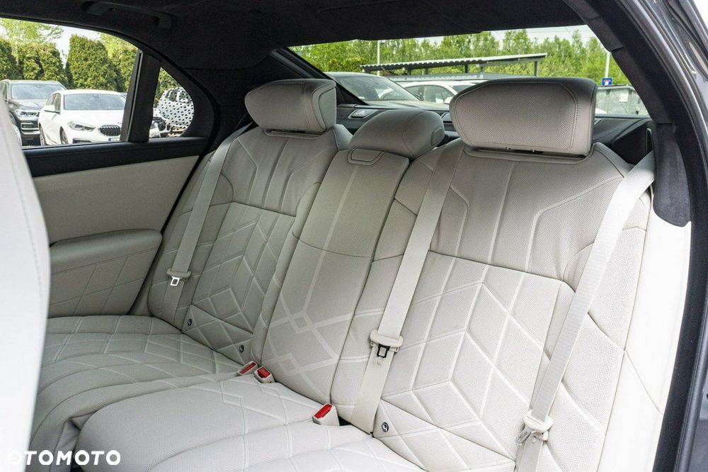 BMW Seria 7 - 29