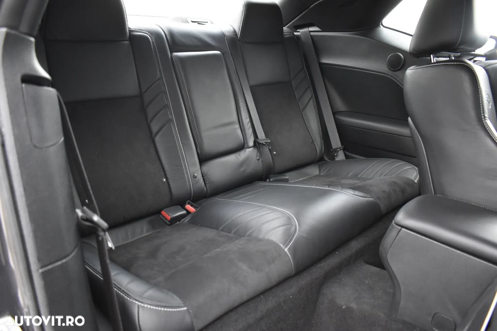 Dodge Challenger - 34