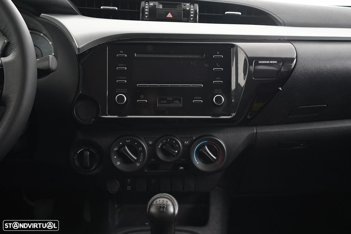 Toyota Hilux 2.4 D-4D 4WD CD CM - 9